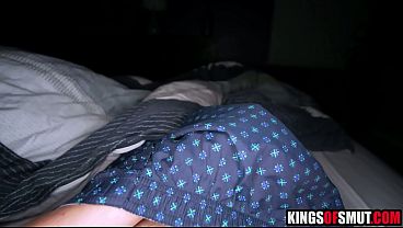 Enteado quer passar a noite na cama da madrasta
