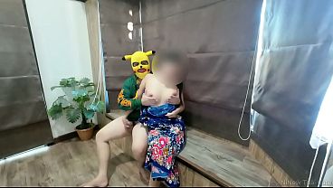Gostosa tailandesa de saia molhada faz POV caseiro sensual