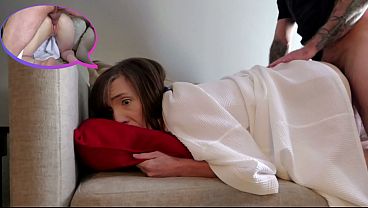 A Bunda Da Enteada Fica No Ar E O Padrasto Ajuda Com O Pau Grande
