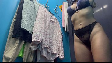 Câmera Escondida No Vestiário. Garota Russa Com Peitos Grandes E Mamilos