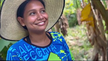 Camponesa Inocente É Fodida Em Troca De Galinhas