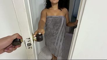 Latina Chega Para Massagem E O Massagista A Excita Tanto Que Acabam Fodendo