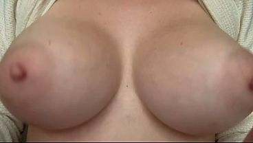 Milf Italiana De Peitos Grandes Faz Show Sozinha Pulando Os Peitos