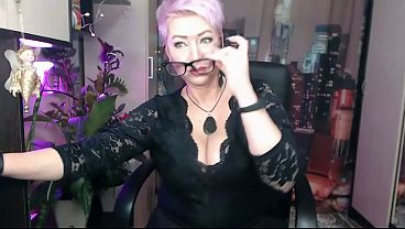 Minha Madrasta É Uma Webcam Slut Dançando E Mostrando A Buceta