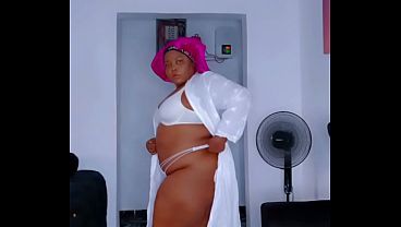 Negra Gordinha Sexy De Calcinha E Sutiã Brancos