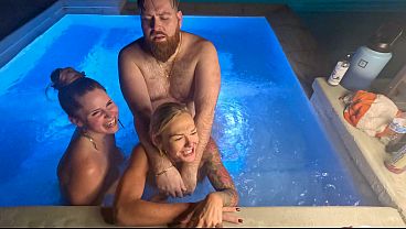 Trio Safado Na Banheira Com Deliah Grace E Scarlett Esguichando